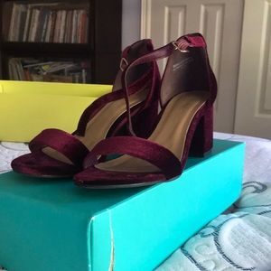 Bamboo velvet Maroon heels!